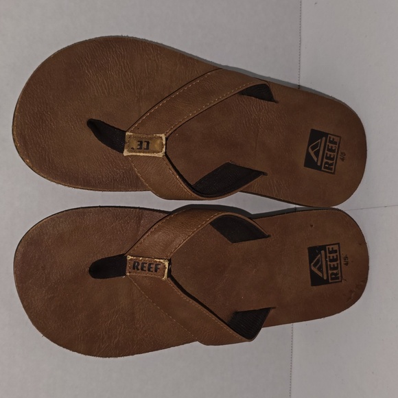 Reef Other - Reef boys leather flip flops Size 4/5